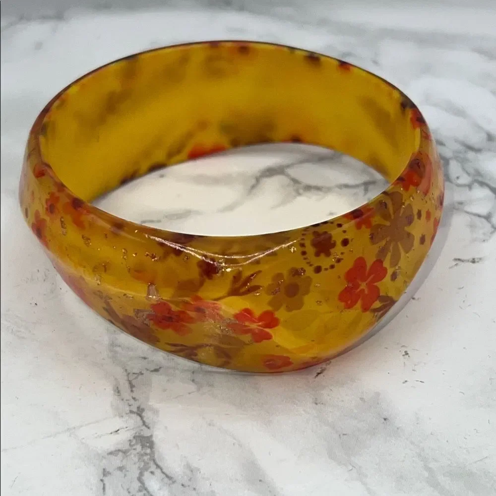 VINTAGE Floral Lucite Bangle Bracelet